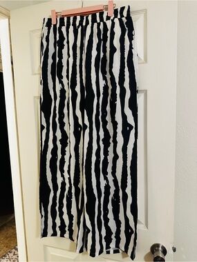 Black & White Abstract Stripe Wide-Leg Pants